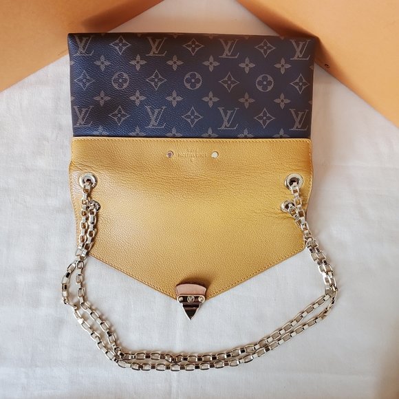 Louis Vuitton Pallas Chain Shoulder Bag - Picture 7 of 16